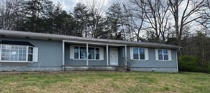 Property Photo:  5556 E Ky 70  KY 42539 