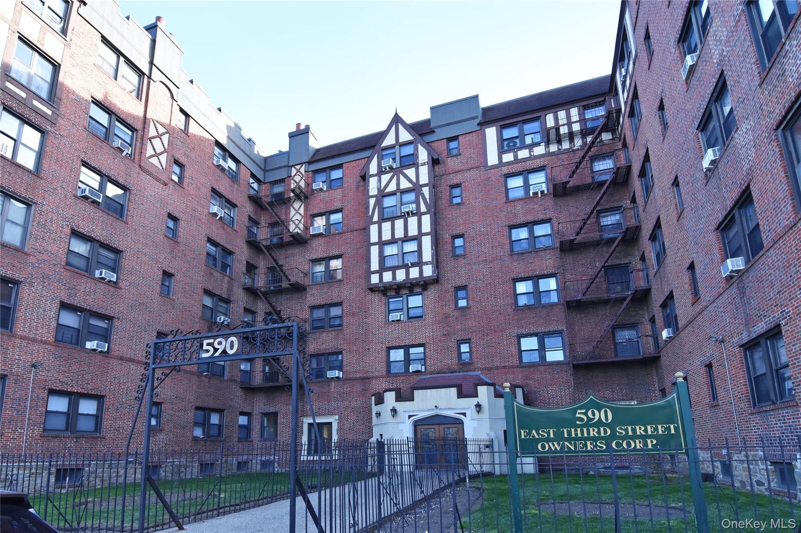 Property Photo:  590 E 3rd Street 3M  NY 10553 