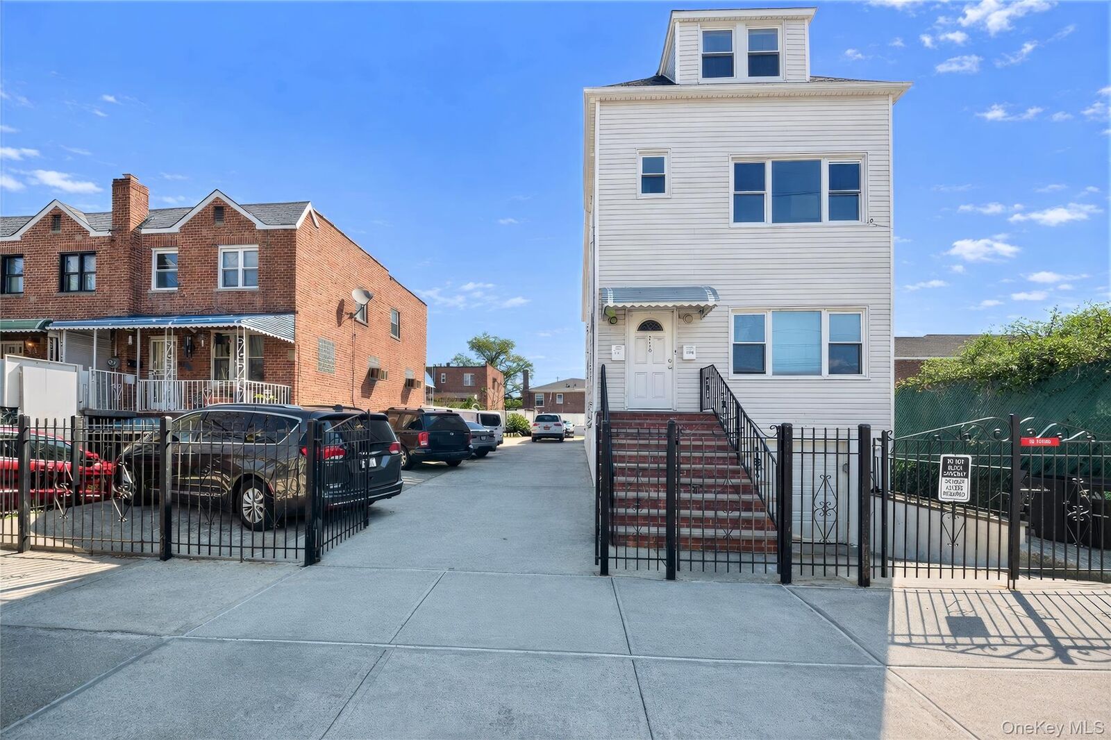 Property Photo:  2710 Lurting Avenue  NY 10469 