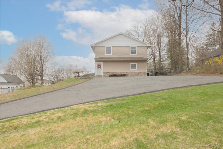 Property Photo:  2 Emily Lane  NY 10980 