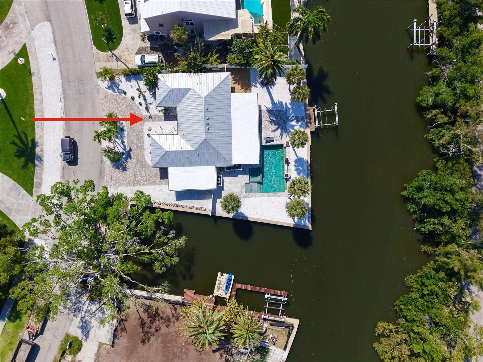 Property Photo: 306 Island Circle FL 34242