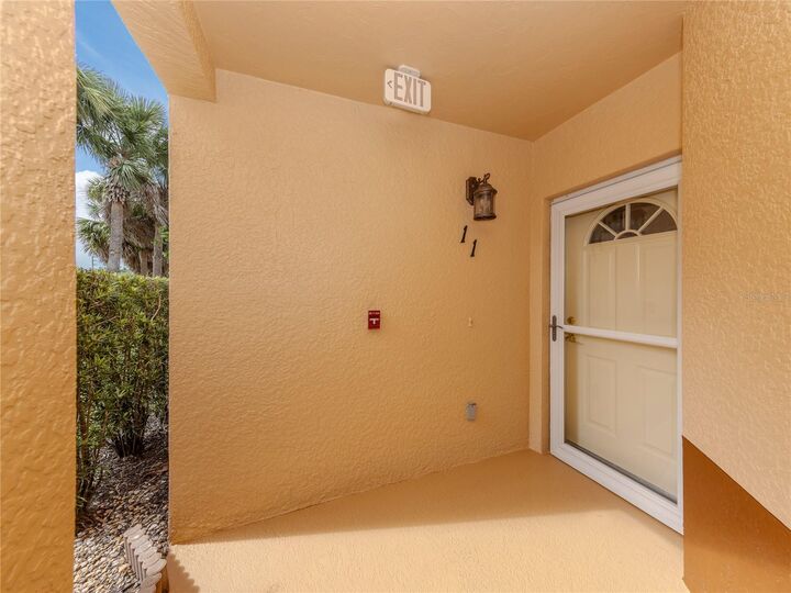 Property Photo:  121 N Auburn Road 11  FL 34292 