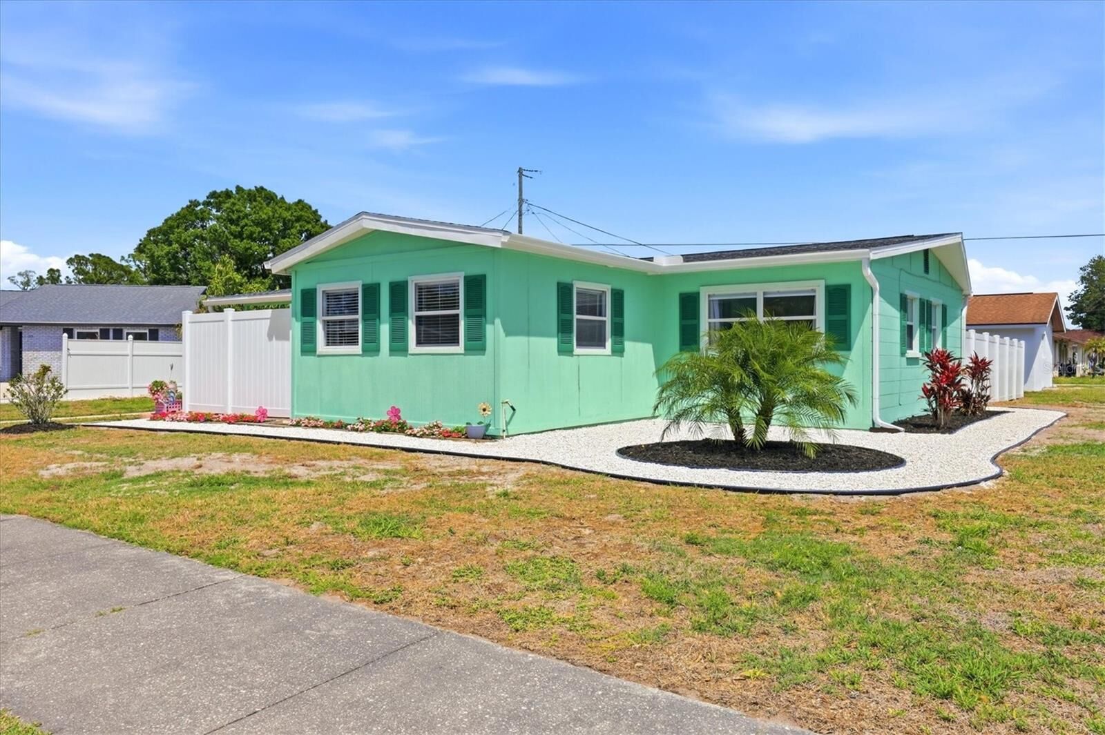 Property Photo:  723 S Brink Avenue  FL 34237 