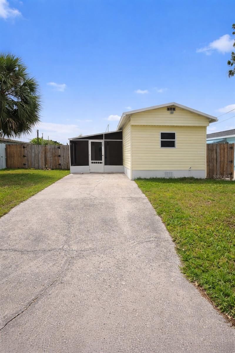 Property Photo:  6726 Albatross Lane  FL 34667 