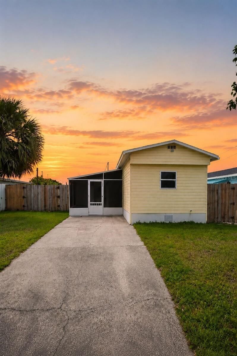 Property Photo:  6726 Albatross Lane  FL 34667 