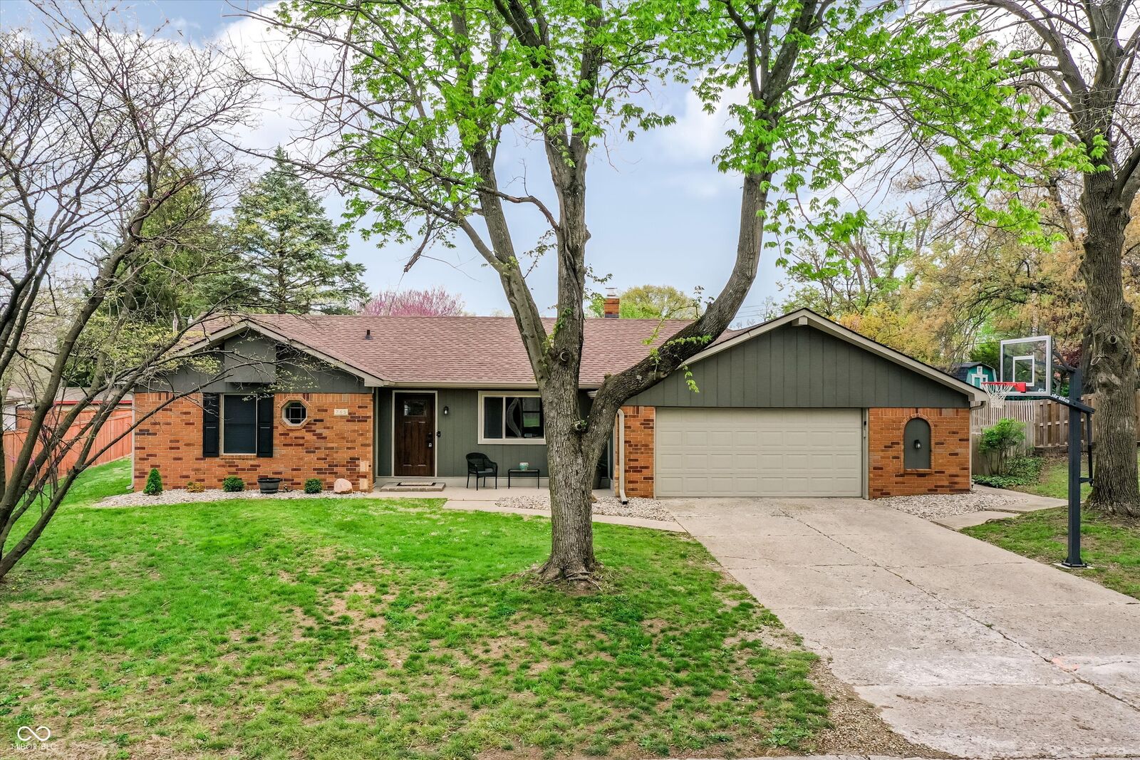 Property Photo:  765 Hillcrest Drive  IN 46142 