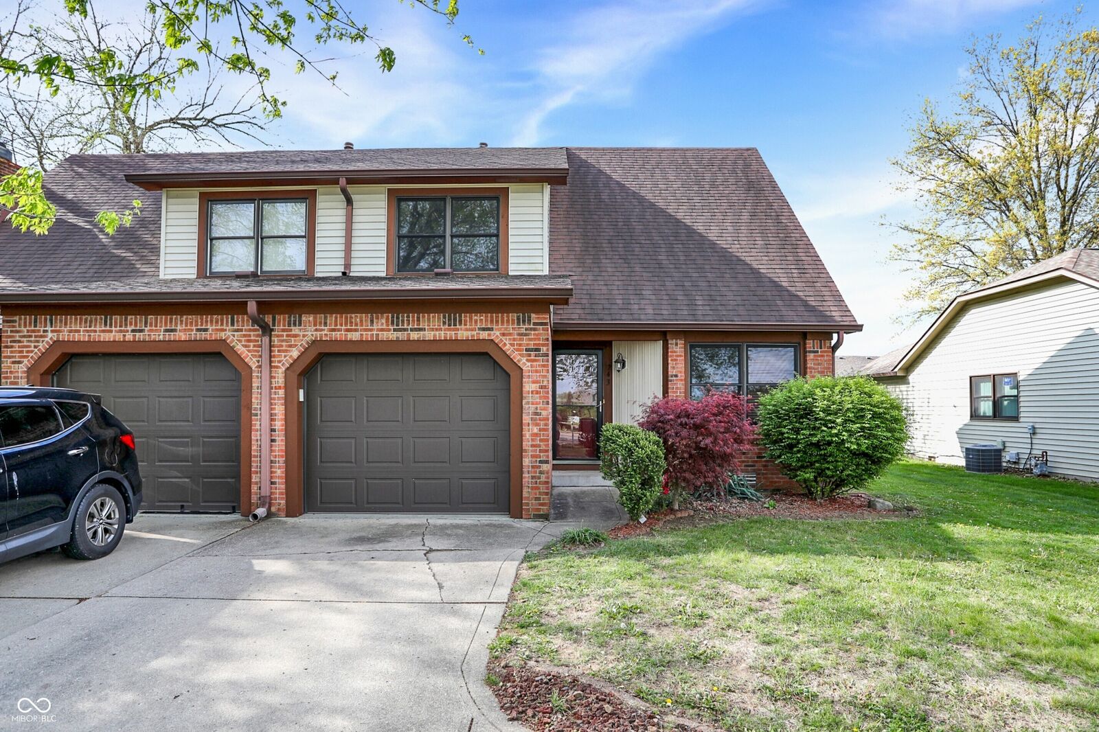 Property Photo: 243 E County Line Road IN 46143