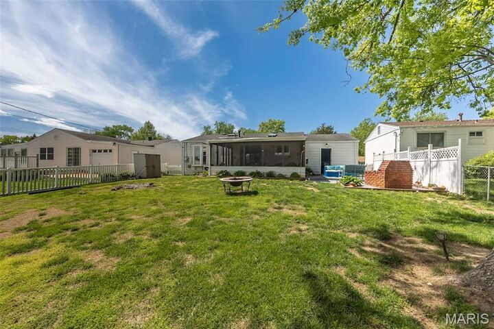 Property Photo:  2844 Sugar Tree Lane  MO 63043 