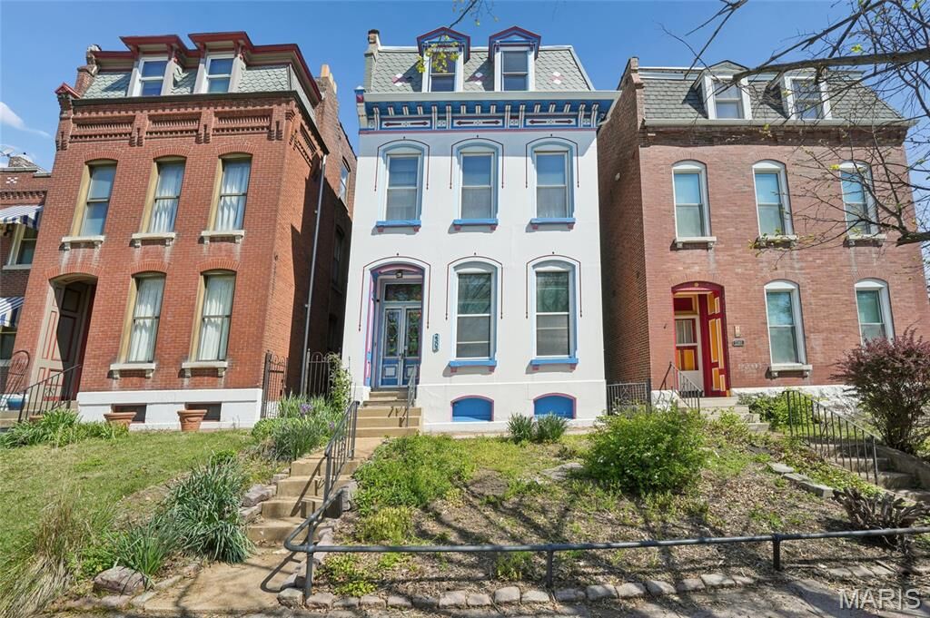 Property Photo:  2303 Arsenal Street  MO 63118 