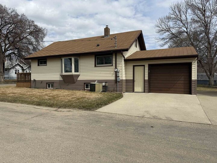 Property Photo:  702 9th Ave NE  ND 58703 