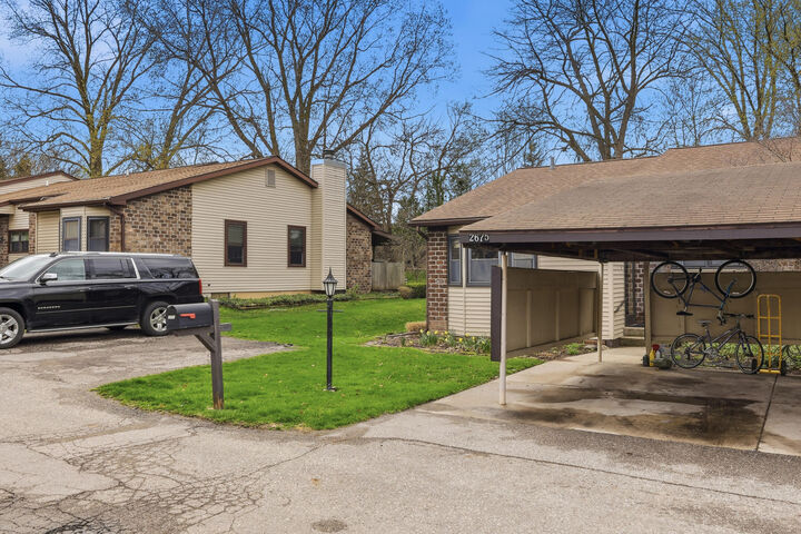 Property Photo:  2675 Chatham Woods Drive SE  MI 49546 