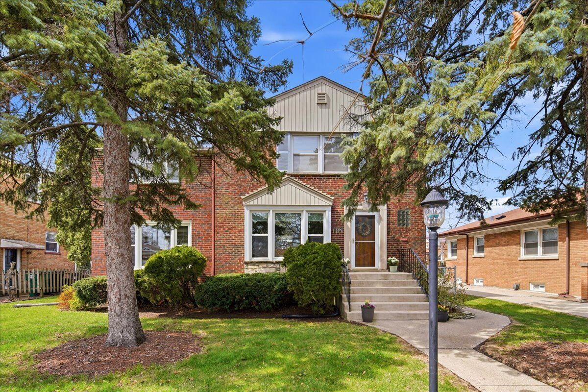 Property Photo:  912 Hull Avenue  IL 60154 