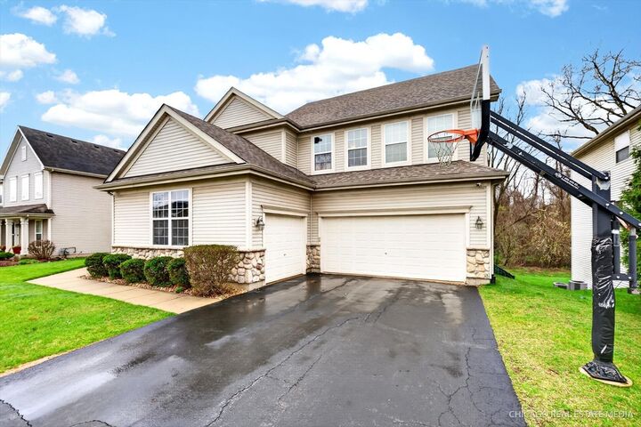 Property Photo:  420 Blue Heron Circle  IL 60103 