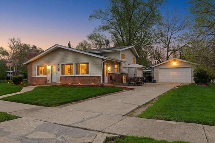 Property Photo:  103 Willow Street  IL 60466 