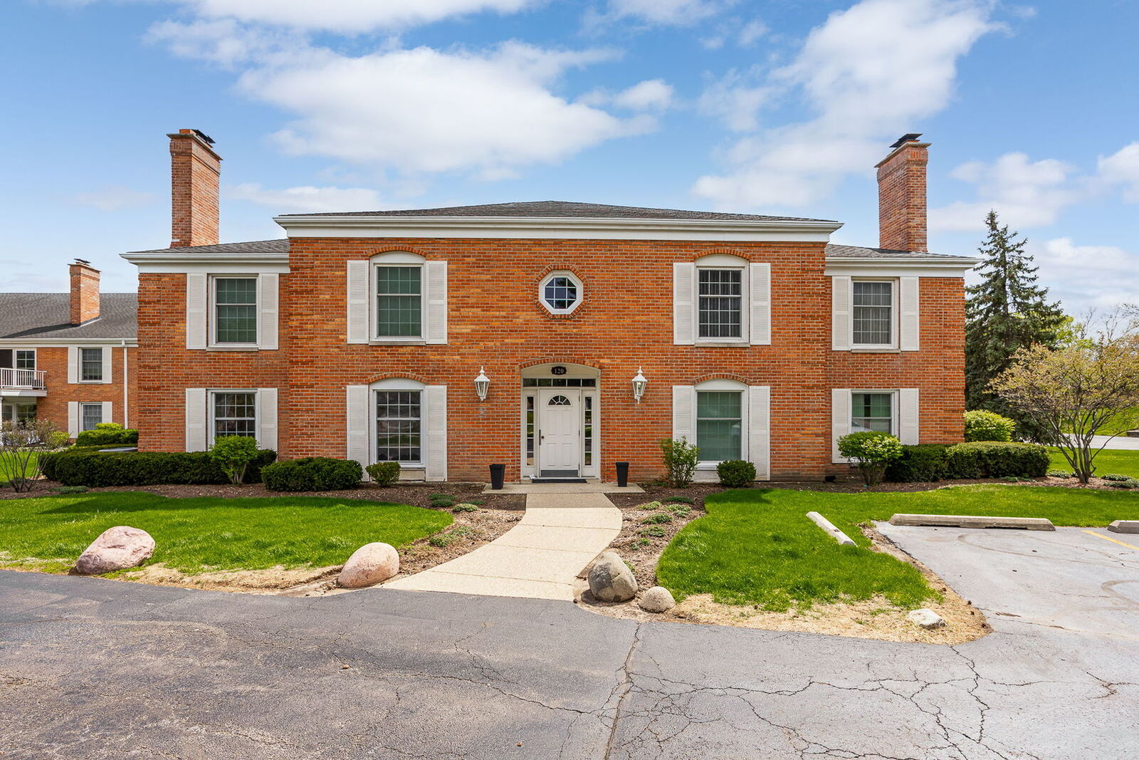 Property Photo:  120 Carriage Way Drive B101  IL 60527 