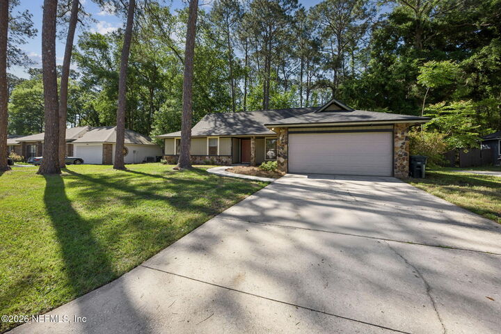 Property Photo: 1476 Rivergate Drive FL 32223