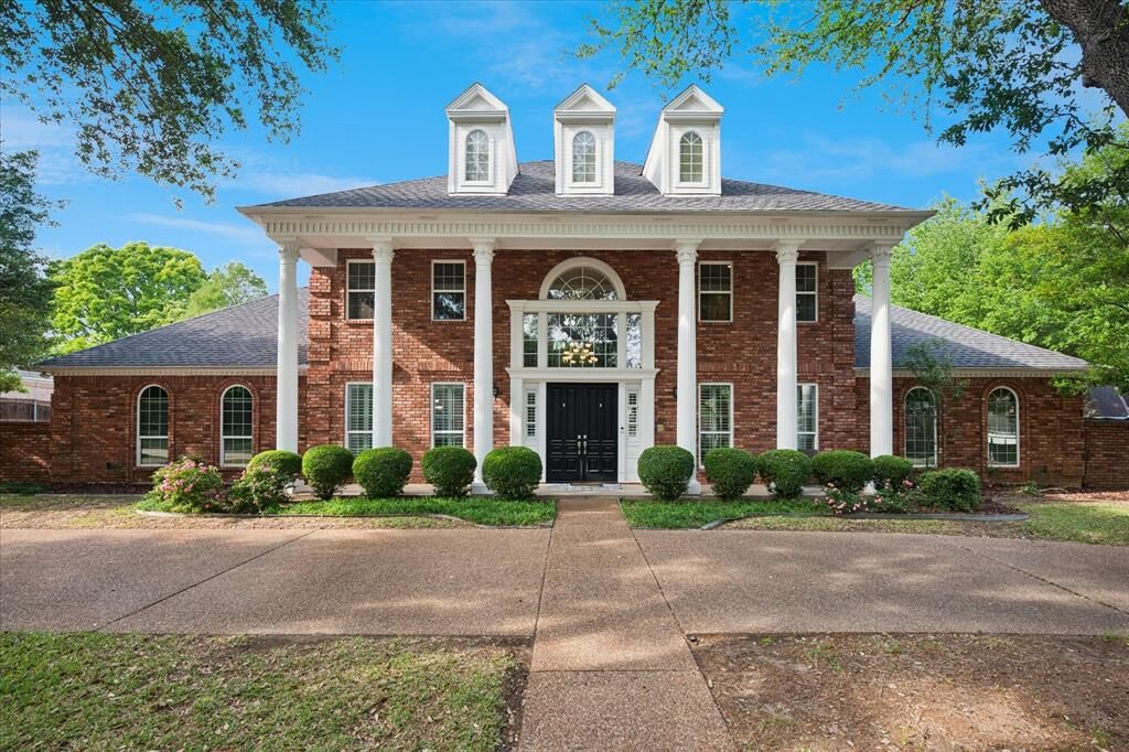 Property Photo: 2400 Danbury Drive TX 76034