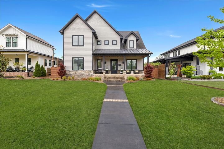 Property Photo:  722 NE 2nd Street  AR 72712 