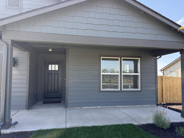 Property Photo:  237 SE Peppermint Loop 4  OR 97734 