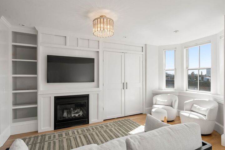 Property Photo:  131 Pembroke Street 5  MA 02118 