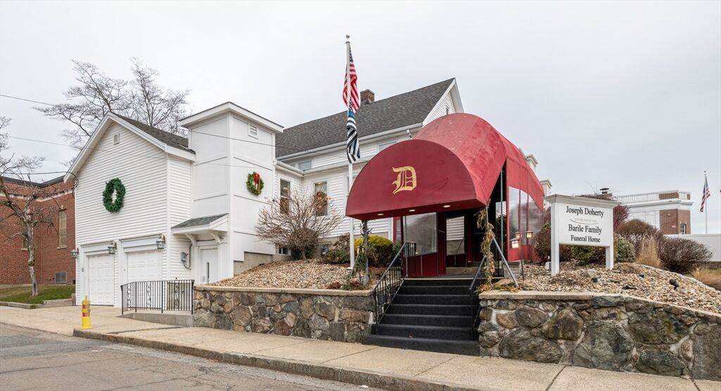 Property Photo:  11 Linden Street  MA 01867 