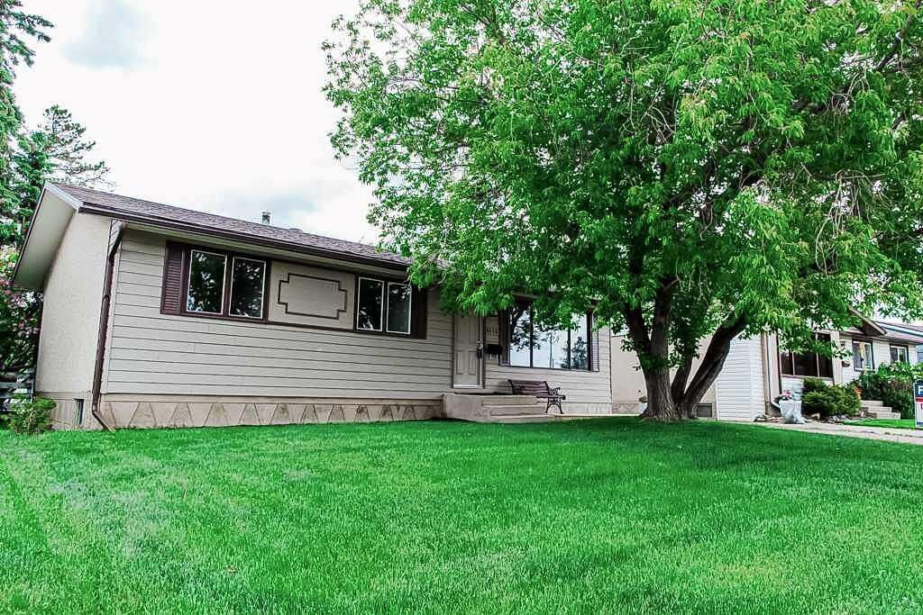 Property Photo: 9616 91B Avenue AB T8V 0H2