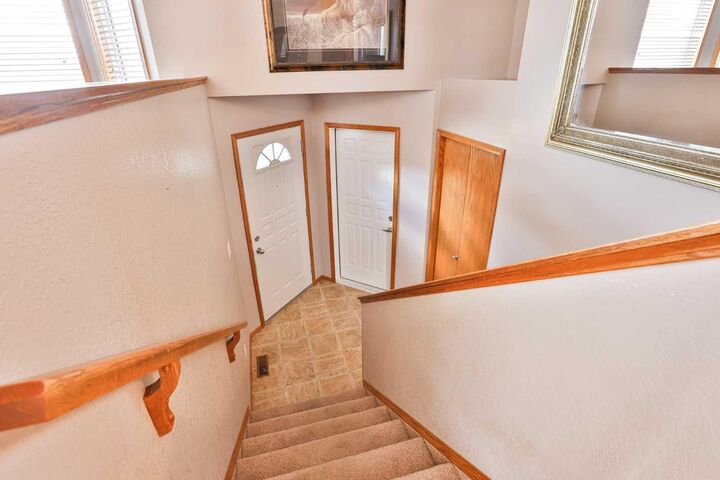 Property Photo:  38 St James Crescent N  AB T1H 6M5 