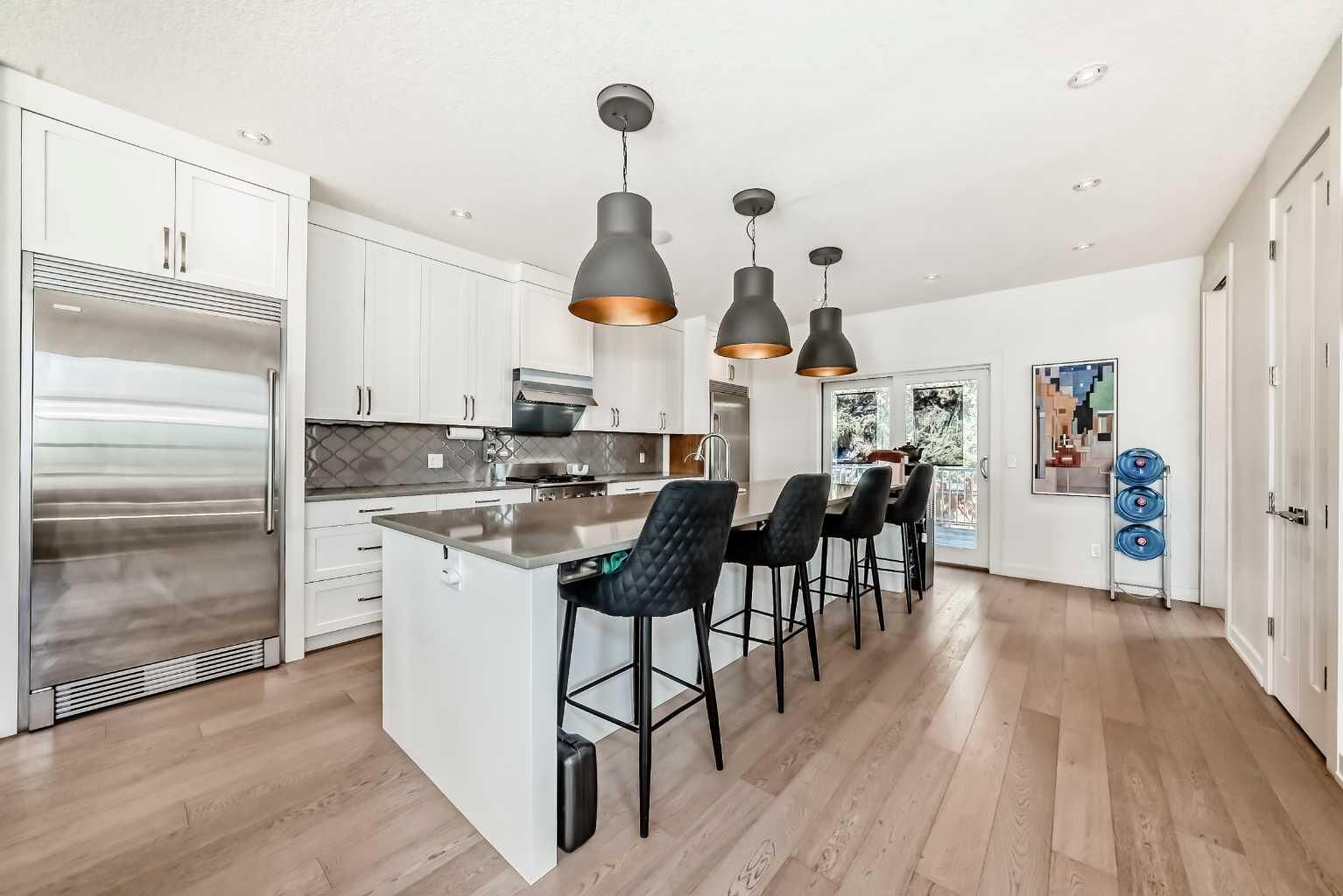Property Photo: 112 Hanover Road SW AB T2V 3J4