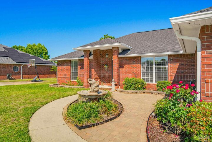 Property Photo: 7460 Farmers Rd FL 32526