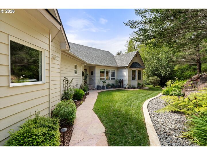 Property Photo:  17146 Mountain Dr Ln  OR 97415 