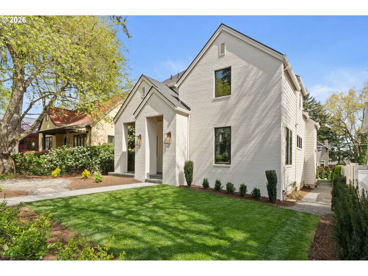 Property Photo:  555 6th St  OR 97034 