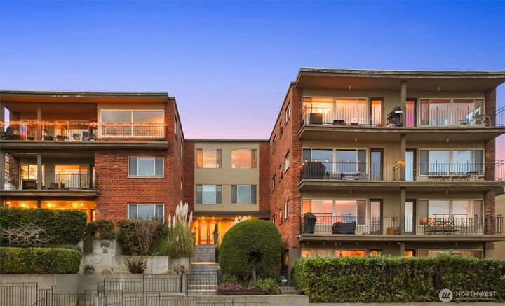 Property Photo:  330 W Olympic Place 407  WA 98119 