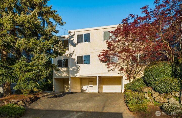 Property Photo:  3626  14th Avenue W 203  WA 98119 