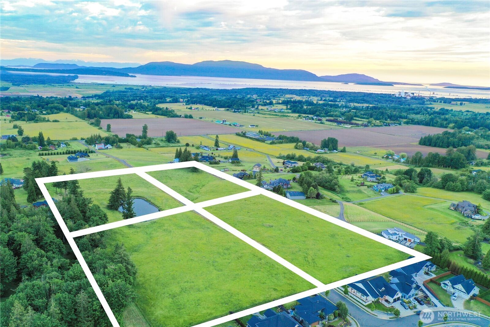 Property Photo: 5877 W 26th Crest WA 98248