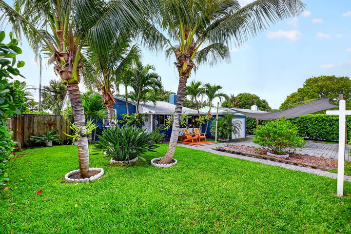 Property Photo:  1010 Churchill Circle S  FL 33405 