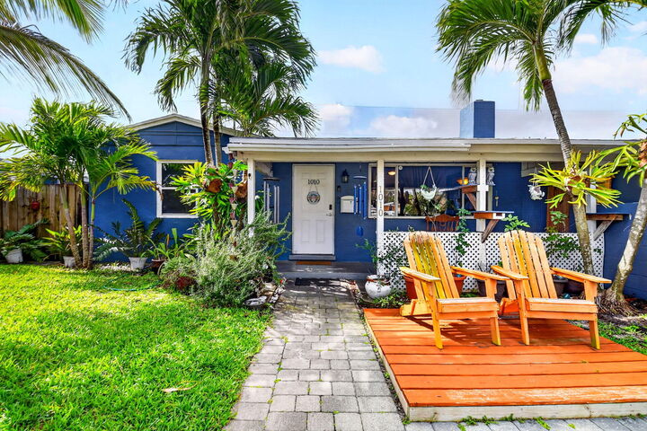Property Photo:  1010 Churchill Circle S  FL 33405 