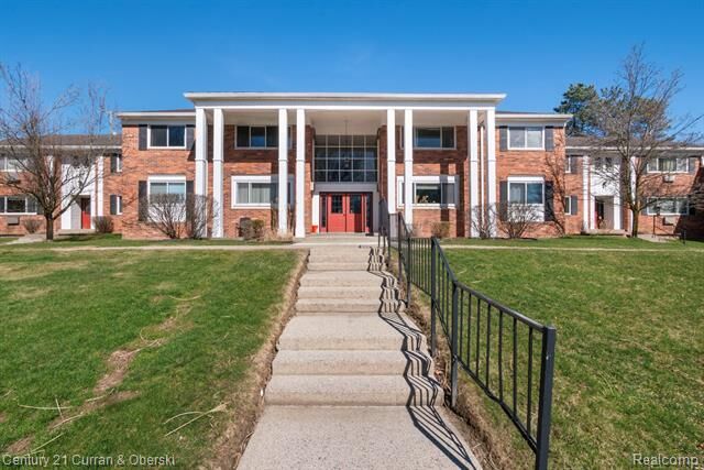 Property Photo:  525 Fairbrook Street 108  MI 48167 