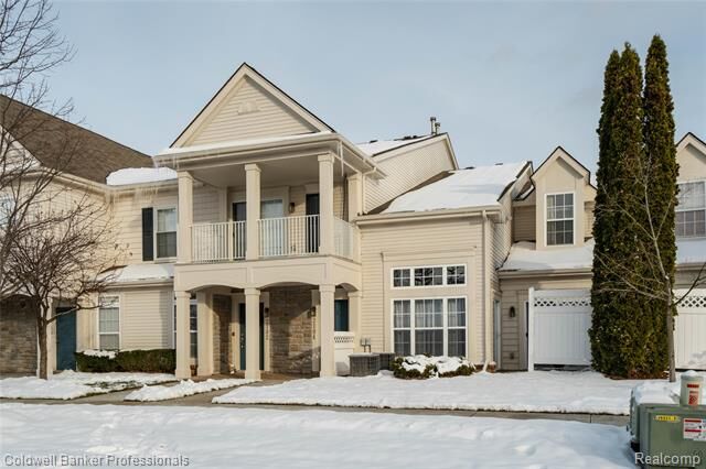 Property Photo:  2104 Trailway Court  MI 48390 