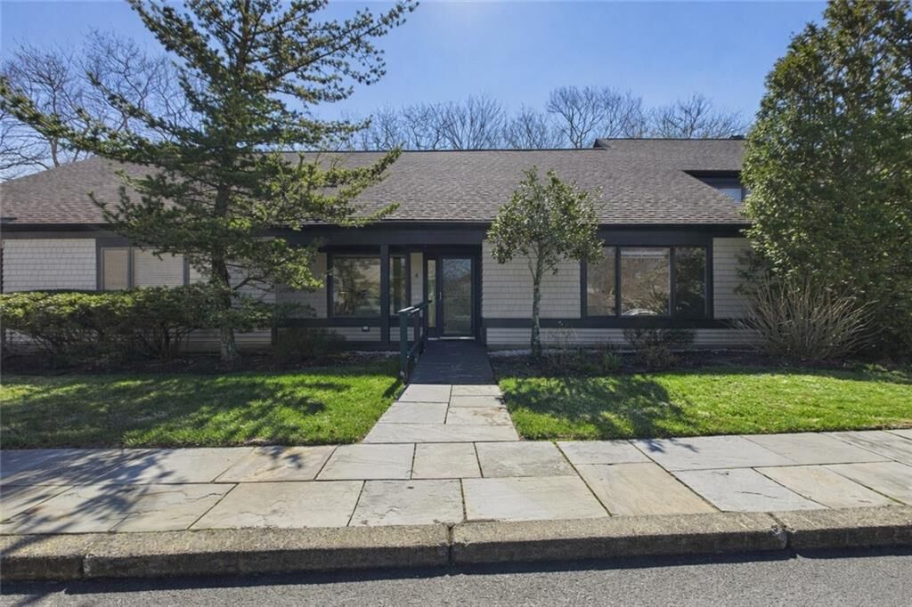 Property Photo:  4 Meadowbrook Way  RI 02882 