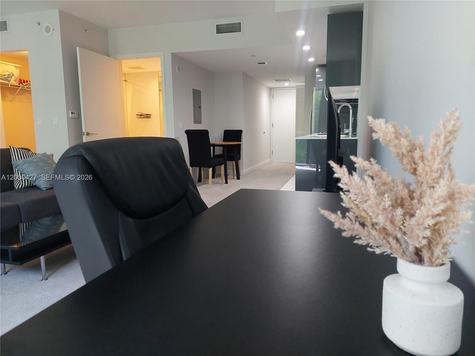 Property Photo:  31 SE 6th St 403  FL 33131 