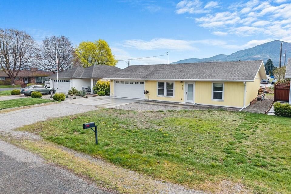 Property Photo:  430 E 9th Ave  WA 99141 