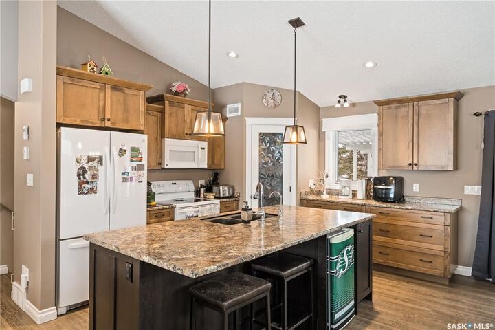 Property Photo:  301 Birch Street  SK S0M 1A0 