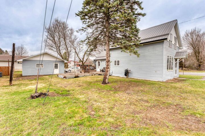 Property Photo:  19 South Street S  ON K7H 2G3 