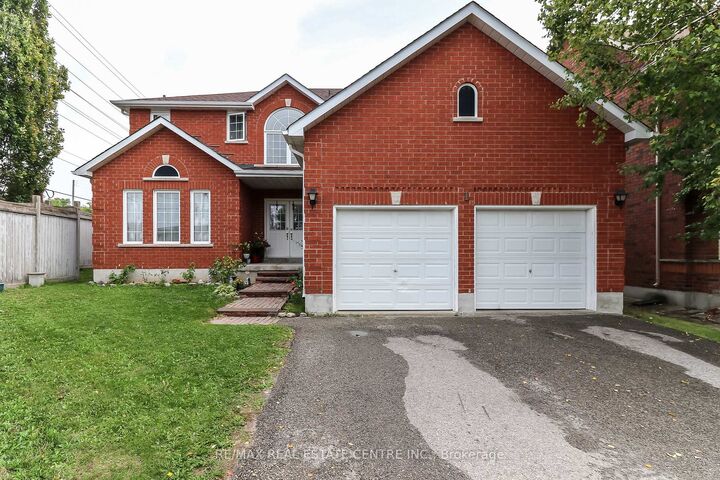 Property Photo: 1 Sandringham Drive ON L4N 0J9