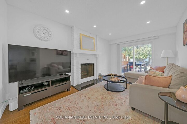 Property Photo: 54 Braeburn Drive ON L3T 4W8
