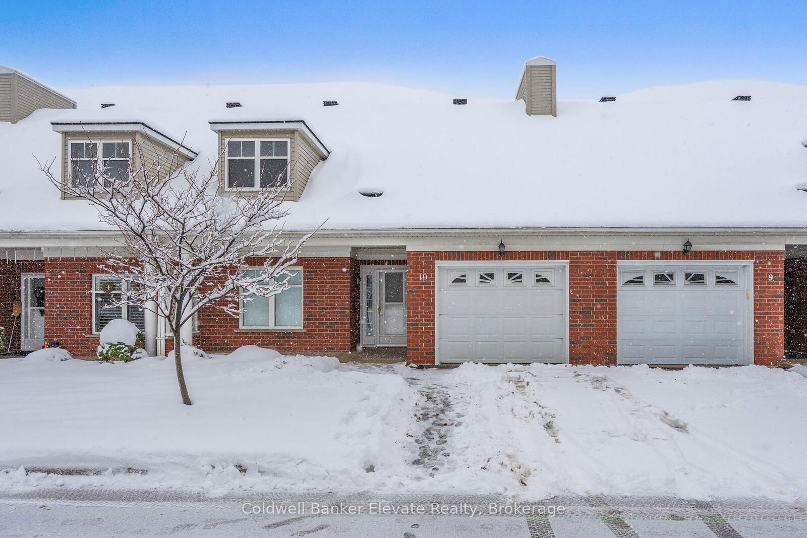 Property Photo:  2705 Kingsway Drive 10  ON N2C 2T2 