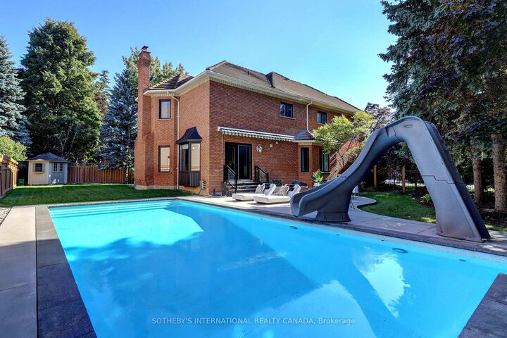 Property Photo: 1939 Calgary Court ON L5H 4J1