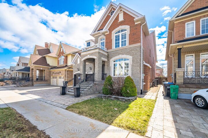Property Photo: 3146 Tacc Drive ON L5M 0B6