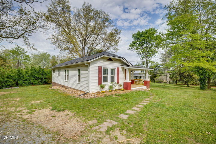 Property Photo:  225 Washington College Station  TN 37681 