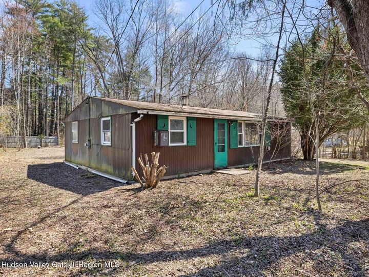 Property Photo:  113 Meadow  NY 12498 